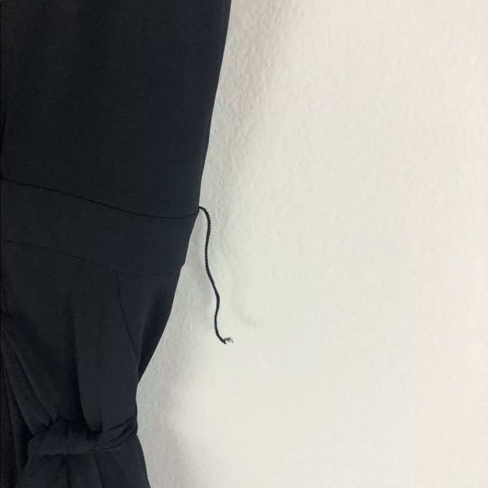 Vince Camuto Sleek V Neck Wrap Wide Palazzo Leg Black Jumpsuit ~L - Picture 7 of 7
